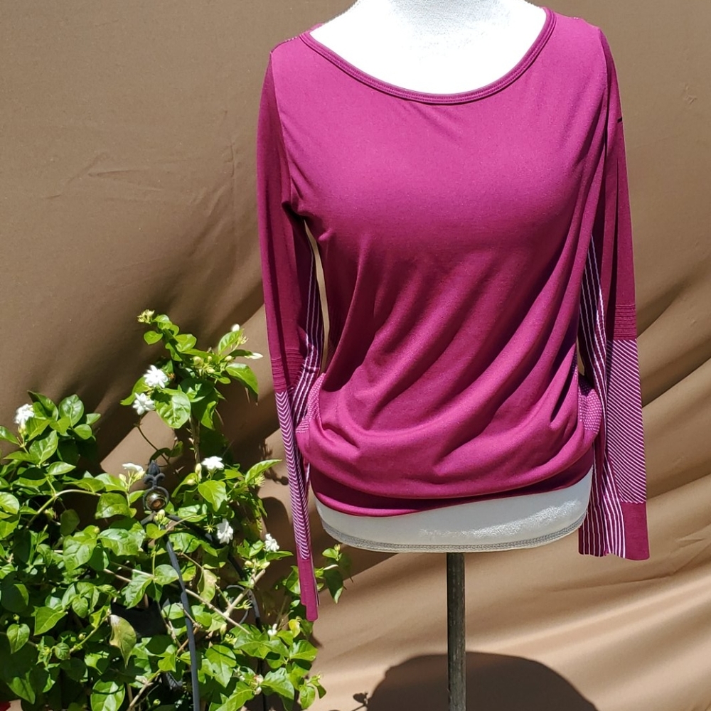 NIKE DRI FIT Long Sleeve athletic top in size Medium